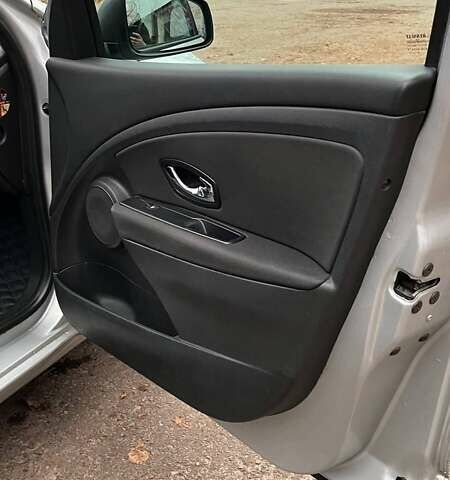 Серый Рено Меган, объемом двигателя 1.46 л и пробегом 298 тыс. км за 8800 $, фото 11 на Automoto.ua