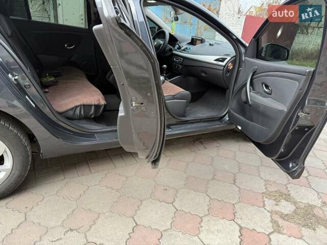 Сірий Рено Меган, об'ємом двигуна 1.46 л та пробігом 155 тис. км за 10800 $, фото 8 на Automoto.ua