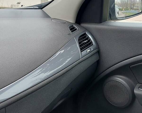 Серый Рено Меган, объемом двигателя 1.46 л и пробегом 301 тыс. км за 8100 $, фото 17 на Automoto.ua