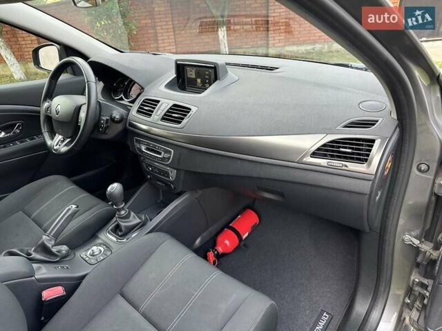 Серый Рено Меган, объемом двигателя 0 л и пробегом 146 тыс. км за 9450 $, фото 38 на Automoto.ua