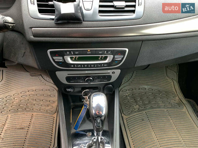 Сірий Рено Меган, об'ємом двигуна 1.5 л та пробігом 252 тис. км за 8790 $, фото 32 на Automoto.ua