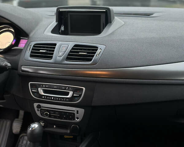 Серый Рено Меган, объемом двигателя 1.5 л и пробегом 265 тыс. км за 9200 $, фото 29 на Automoto.ua