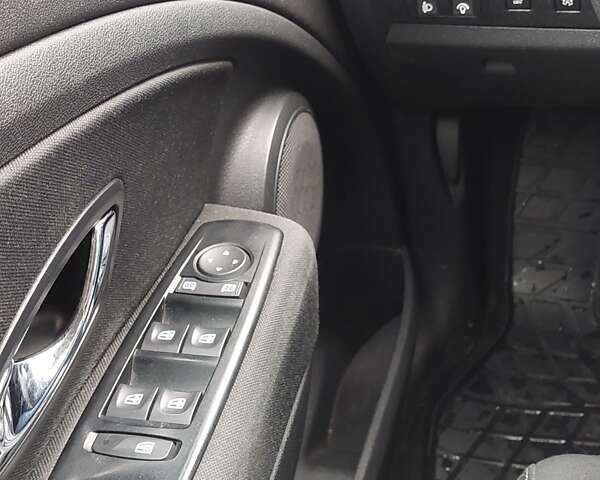 Серый Рено Меган, объемом двигателя 1.46 л и пробегом 301 тыс. км за 8100 $, фото 14 на Automoto.ua