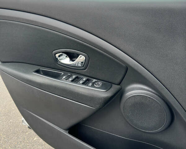 Серый Рено Меган, объемом двигателя 1.5 л и пробегом 188 тыс. км за 8700 $, фото 49 на Automoto.ua