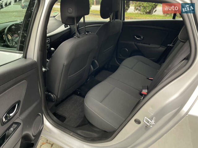 Сірий Рено Меган, об'ємом двигуна 0 л та пробігом 258 тис. км за 8250 $, фото 23 на Automoto.ua