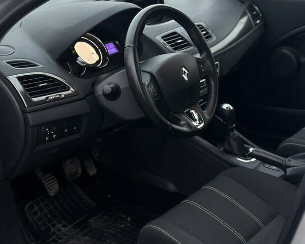 Серый Рено Меган, объемом двигателя 1.5 л и пробегом 265 тыс. км за 9200 $, фото 16 на Automoto.ua