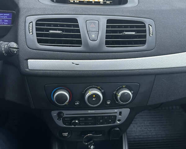 Серый Рено Меган, объемом двигателя 1.5 л и пробегом 171 тыс. км за 8150 $, фото 12 на Automoto.ua