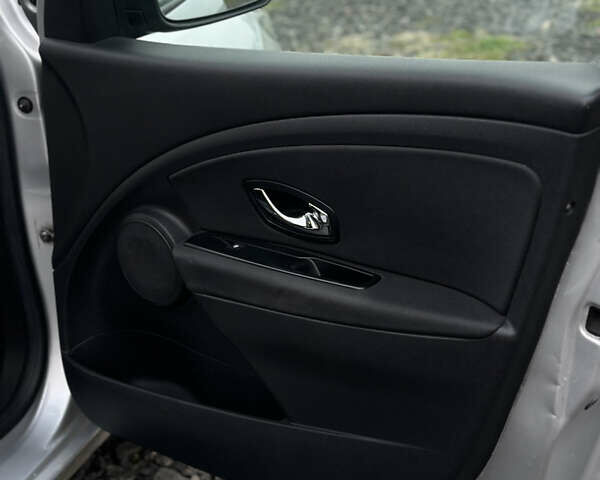 Серый Рено Меган, объемом двигателя 1.5 л и пробегом 265 тыс. км за 9200 $, фото 23 на Automoto.ua