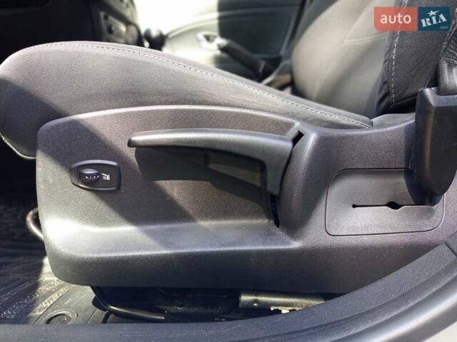 Серый Рено Меган, объемом двигателя 1.49 л и пробегом 223 тыс. км за 8600 $, фото 21 на Automoto.ua