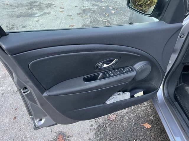 Сірий Рено Меган, об'ємом двигуна 1.5 л та пробігом 231 тис. км за 8300 $, фото 9 на Automoto.ua