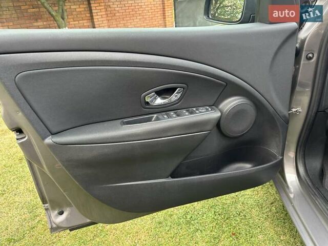 Серый Рено Меган, объемом двигателя 0 л и пробегом 146 тыс. км за 9450 $, фото 41 на Automoto.ua