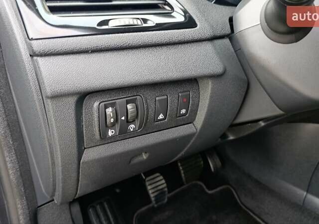 Серый Рено Меган, объемом двигателя 1.6 л и пробегом 188 тыс. км за 9450 $, фото 22 на Automoto.ua