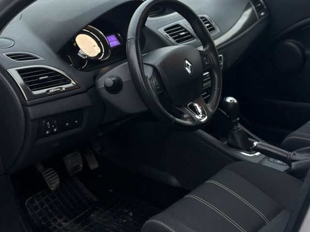 Серый Рено Меган, объемом двигателя 1.5 л и пробегом 265 тыс. км за 8800 $, фото 5 на Automoto.ua