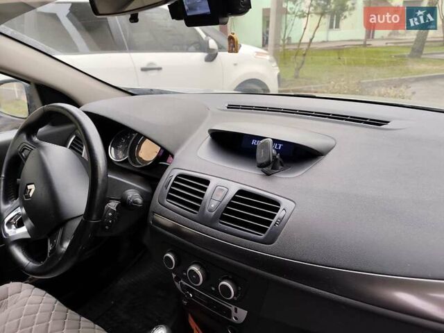 Серый Рено Меган, объемом двигателя 1.5 л и пробегом 274 тыс. км за 9200 $, фото 4 на Automoto.ua