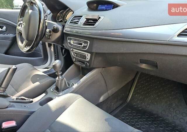 Серый Рено Меган, объемом двигателя 1.5 л и пробегом 244 тыс. км за 7999 $, фото 26 на Automoto.ua