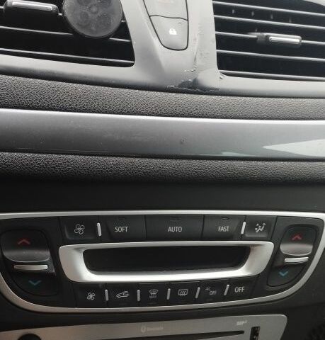 Серый Рено Меган, объемом двигателя 0 л и пробегом 181 тыс. км за 9800 $, фото 6 на Automoto.ua