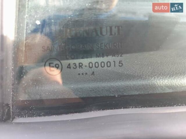 Серый Рено Меган, объемом двигателя 1.49 л и пробегом 223 тыс. км за 8600 $, фото 33 на Automoto.ua