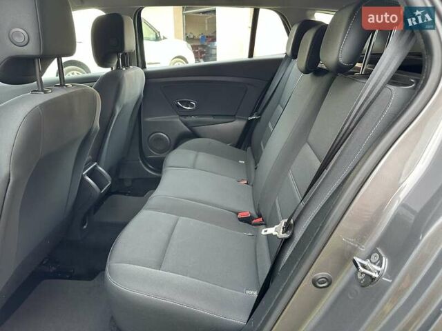 Серый Рено Меган, объемом двигателя 0 л и пробегом 146 тыс. км за 9450 $, фото 45 на Automoto.ua