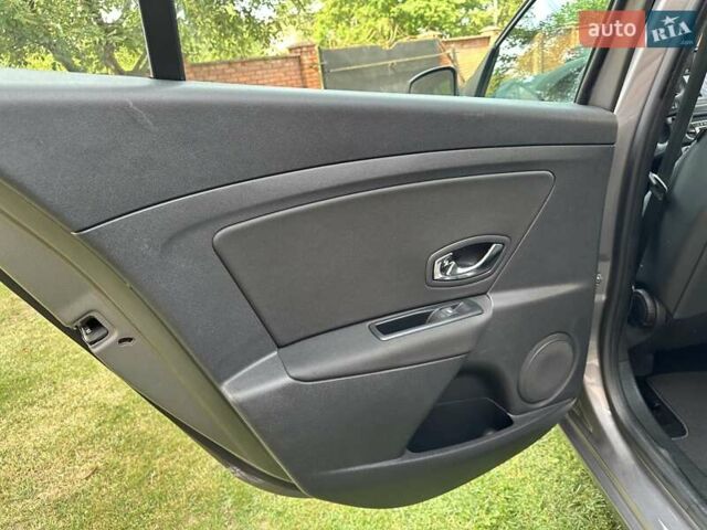 Сірий Рено Меган, об'ємом двигуна 1.5 л та пробігом 149 тис. км за 8850 $, фото 44 на Automoto.ua