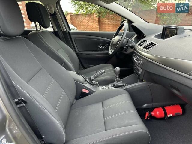 Серый Рено Меган, объемом двигателя 0 л и пробегом 146 тыс. км за 9450 $, фото 35 на Automoto.ua