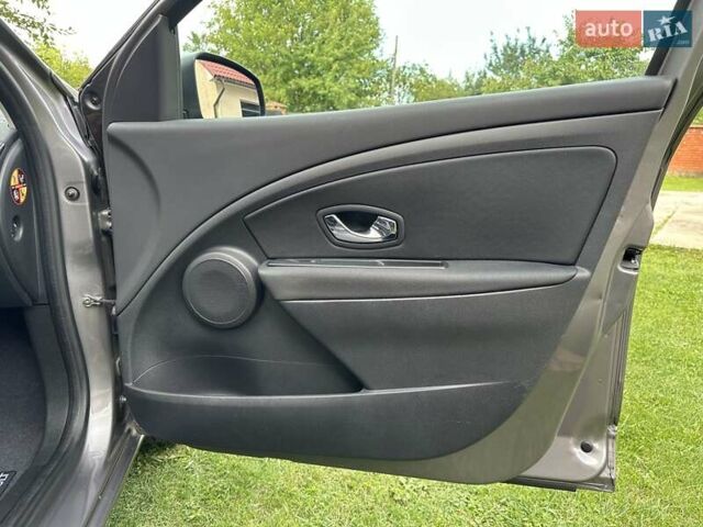 Серый Рено Меган, объемом двигателя 0 л и пробегом 146 тыс. км за 9450 $, фото 33 на Automoto.ua