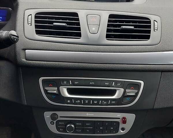 Серый Рено Меган, объемом двигателя 1.46 л и пробегом 301 тыс. км за 8100 $, фото 12 на Automoto.ua