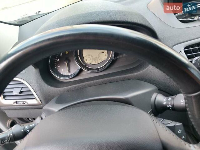 Рено Меган 2014 в Киеве на Automoto.ua Серый Рено Меган, объемом двигателя 1.46 л и пробегом 245 тыс. км за 7600 $, фото 4 на Automoto.ua