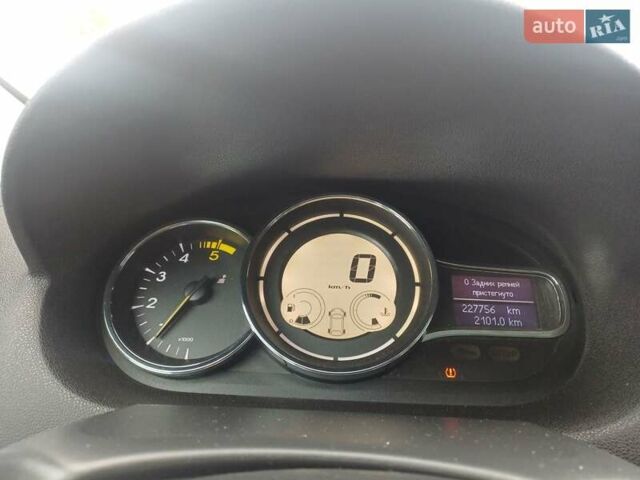 Сірий Рено Меган, об'ємом двигуна 1.5 л та пробігом 227 тис. км за 8600 $, фото 28 на Automoto.ua
