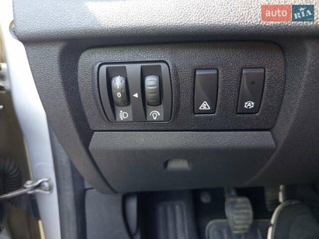 Серый Рено Меган, объемом двигателя 1.49 л и пробегом 223 тыс. км за 8600 $, фото 10 на Automoto.ua