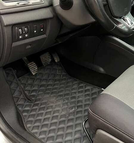 Серый Рено Меган, объемом двигателя 1.46 л и пробегом 298 тыс. км за 8800 $, фото 19 на Automoto.ua