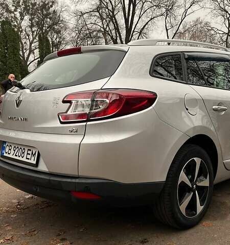 Серый Рено Меган, объемом двигателя 1.46 л и пробегом 298 тыс. км за 8800 $, фото 3 на Automoto.ua