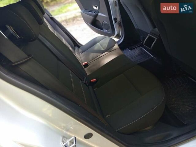 Серый Рено Меган, объемом двигателя 1.49 л и пробегом 223 тыс. км за 8600 $, фото 23 на Automoto.ua