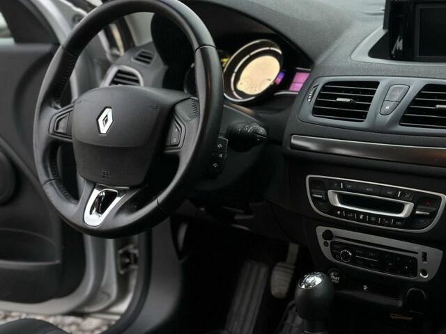 Серый Рено Меган, объемом двигателя 1.5 л и пробегом 265 тыс. км за 8800 $, фото 7 на Automoto.ua