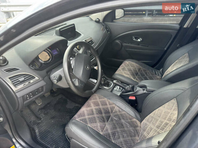 Рено Меган 2014 в Киеве на Automoto.ua Серый Рено Меган, объемом двигателя 1.46 л и пробегом 340 тыс. км за 8000 $, фото 4 на Automoto.ua