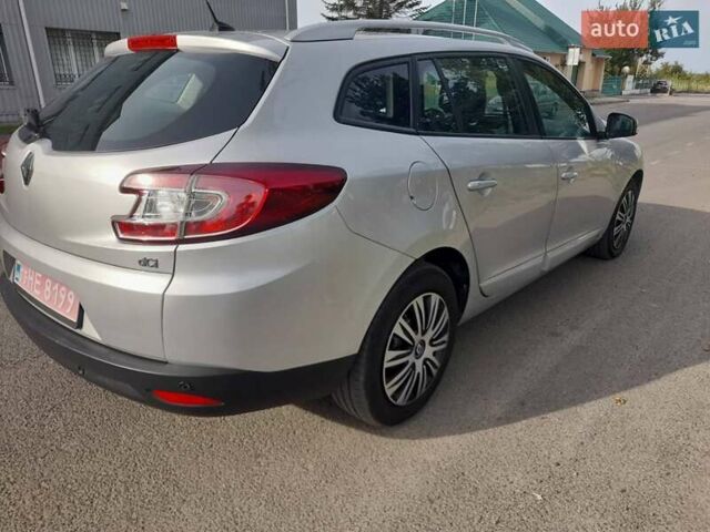 Серый Рено Меган, объемом двигателя 1.49 л и пробегом 223 тыс. км за 8600 $, фото 2 на Automoto.ua