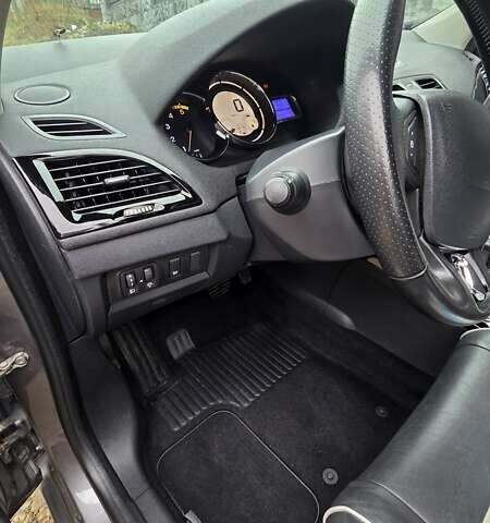 Сірий Рено Меган, об'ємом двигуна 1.46 л та пробігом 221 тис. км за 9000 $, фото 42 на Automoto.ua