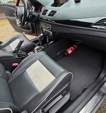 Сірий Рено Меган, об'ємом двигуна 1.46 л та пробігом 221 тис. км за 9000 $, фото 39 на Automoto.ua