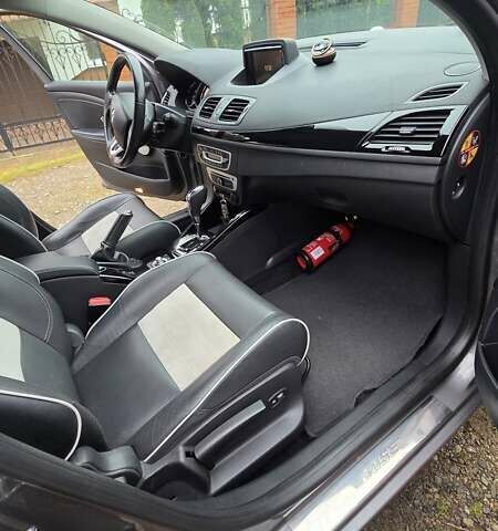 Сірий Рено Меган, об'ємом двигуна 1.46 л та пробігом 221 тис. км за 9000 $, фото 45 на Automoto.ua