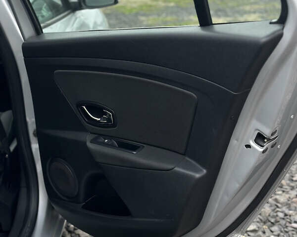 Серый Рено Меган, объемом двигателя 1.5 л и пробегом 265 тыс. км за 9200 $, фото 22 на Automoto.ua