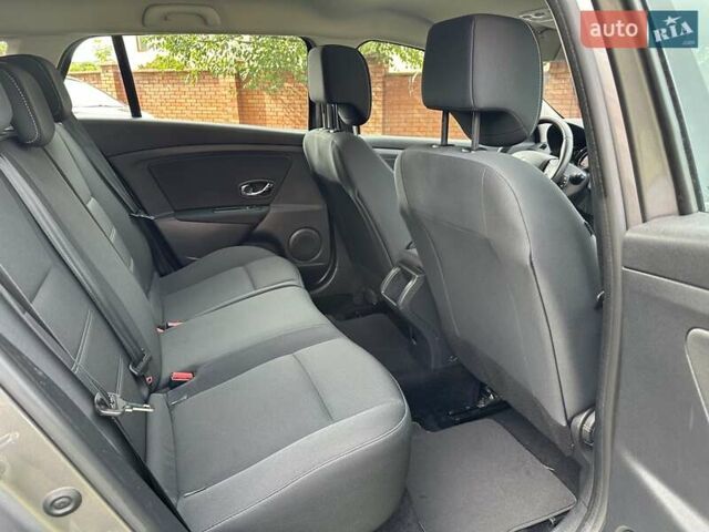 Серый Рено Меган, объемом двигателя 0 л и пробегом 146 тыс. км за 9450 $, фото 47 на Automoto.ua