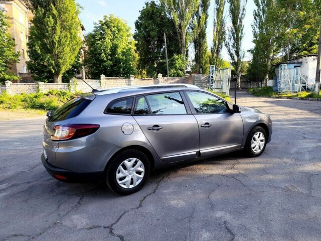 Серый Рено Меган, объемом двигателя 1.5 л и пробегом 240 тыс. км за 8199 $, фото 1 на Automoto.ua