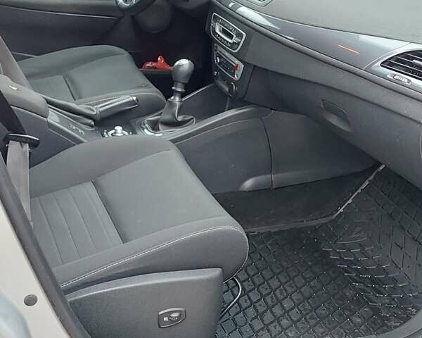 Серый Рено Меган, объемом двигателя 1.46 л и пробегом 301 тыс. км за 8100 $, фото 16 на Automoto.ua