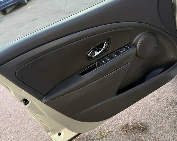 Сірий Рено Меган, об'ємом двигуна 1.5 л та пробігом 260 тис. км за 8150 $, фото 15 на Automoto.ua