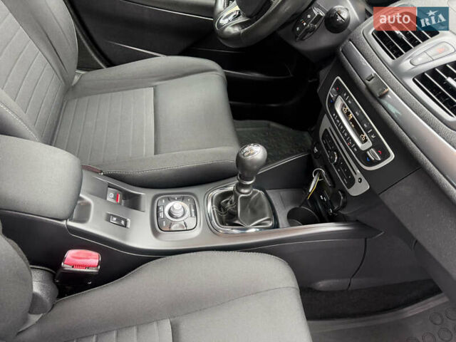 Сірий Рено Меган, об'ємом двигуна 1.5 л та пробігом 243 тис. км за 9700 $, фото 43 на Automoto.ua