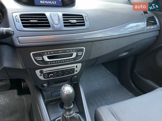 Серый Рено Меган, объемом двигателя 1.46 л и пробегом 148 тыс. км за 8950 $, фото 101 на Automoto.ua
