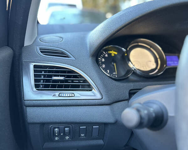 Серый Рено Меган, объемом двигателя 1.46 л и пробегом 217 тыс. км за 8100 $, фото 4 на Automoto.ua