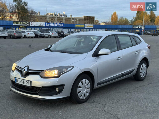 Рено Меган 2015 в Киеве на Automoto.ua Серый Рено Меган, объемом двигателя 1.46 л и пробегом 294 тыс. км за 7450 $, фото 3 на Automoto.ua