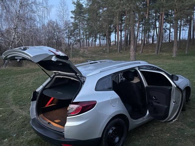 Серый Рено Меган, объемом двигателя 1.5 л и пробегом 250 тыс. км за 7600 $, фото 3 на Automoto.ua