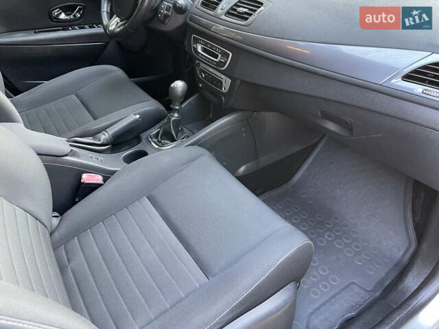 Серый Рено Меган, объемом двигателя 1.46 л и пробегом 148 тыс. км за 8950 $, фото 96 на Automoto.ua