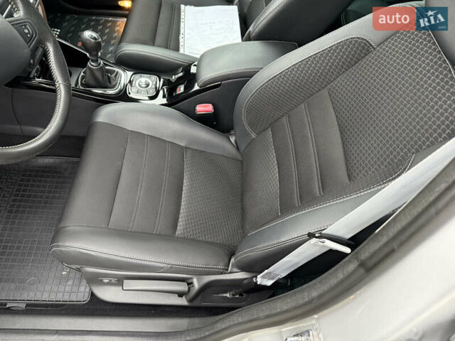 Серый Рено Меган, объемом двигателя 1.6 л и пробегом 250 тыс. км за 10500 $, фото 25 на Automoto.ua